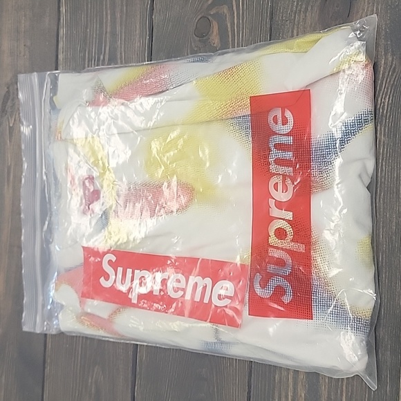 Supreme HALFTONE LONG SLEEVE TOP Never Worn Casual Festival Wear Concert Shirt - Picture 3 of 3